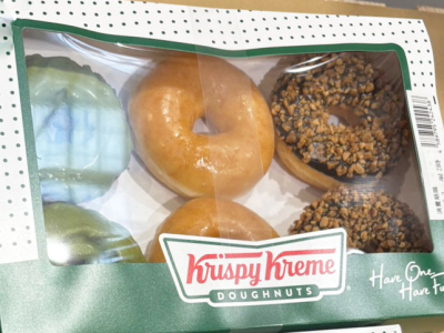 クリスピークリームドーナツにオリジナル、チョコ、マッチャのセットが登場