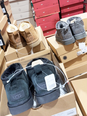 UGGムートンブーツ入荷