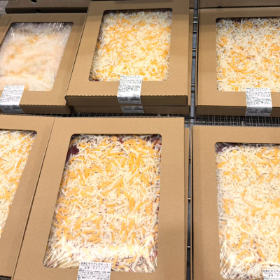 4種のチーズピザが四角く小さくなった