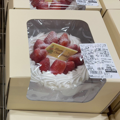 ホリデーストロベリーケーキは今日から販売