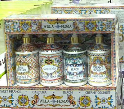 カラフルなボトルのハンドソープが安くなってた